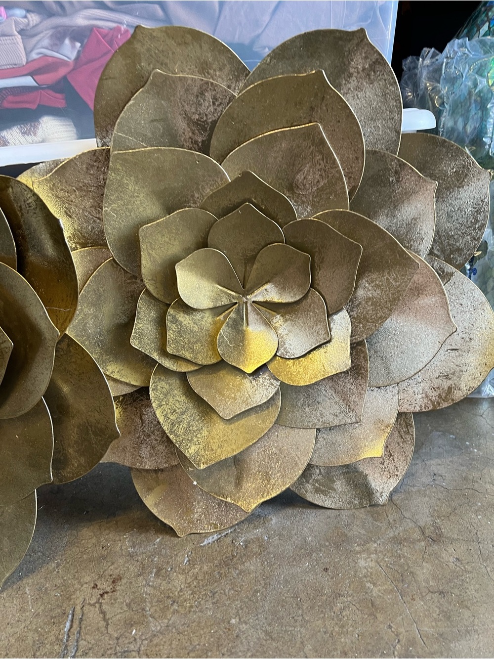 Large Metal Floral Wall Decor in Metallic Gold
Measurements 
Across 17” down 16”
